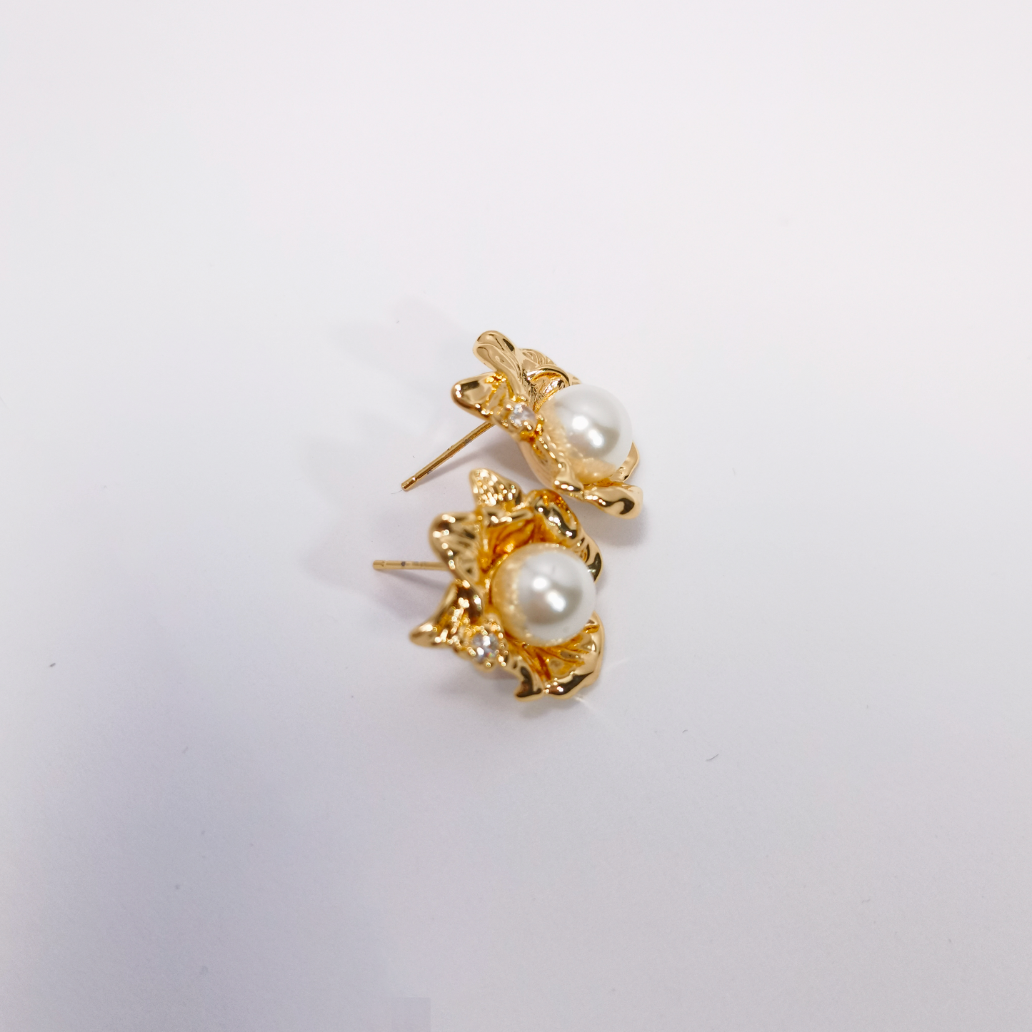 Flower & Pearl Dream Stud Earrings in Gold