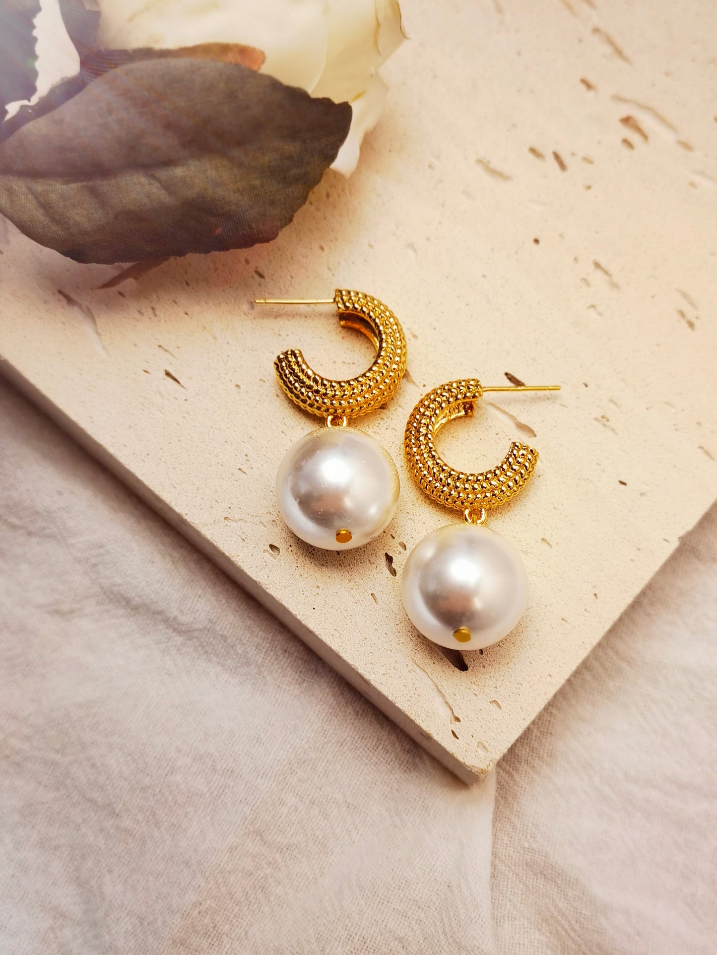 Vintage Pearl Light Luxury Hoop Earrings