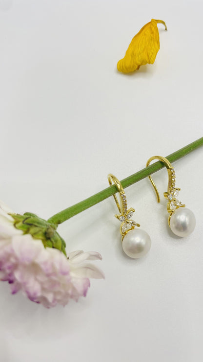 Four-leaf Clover Pearl Drop Gold Earrings